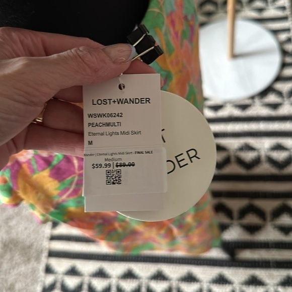 NWT Lost + Wander
Eternal Lights Floral Print Ruched Slit Front  Midi Skirt - Picture 6 of 6